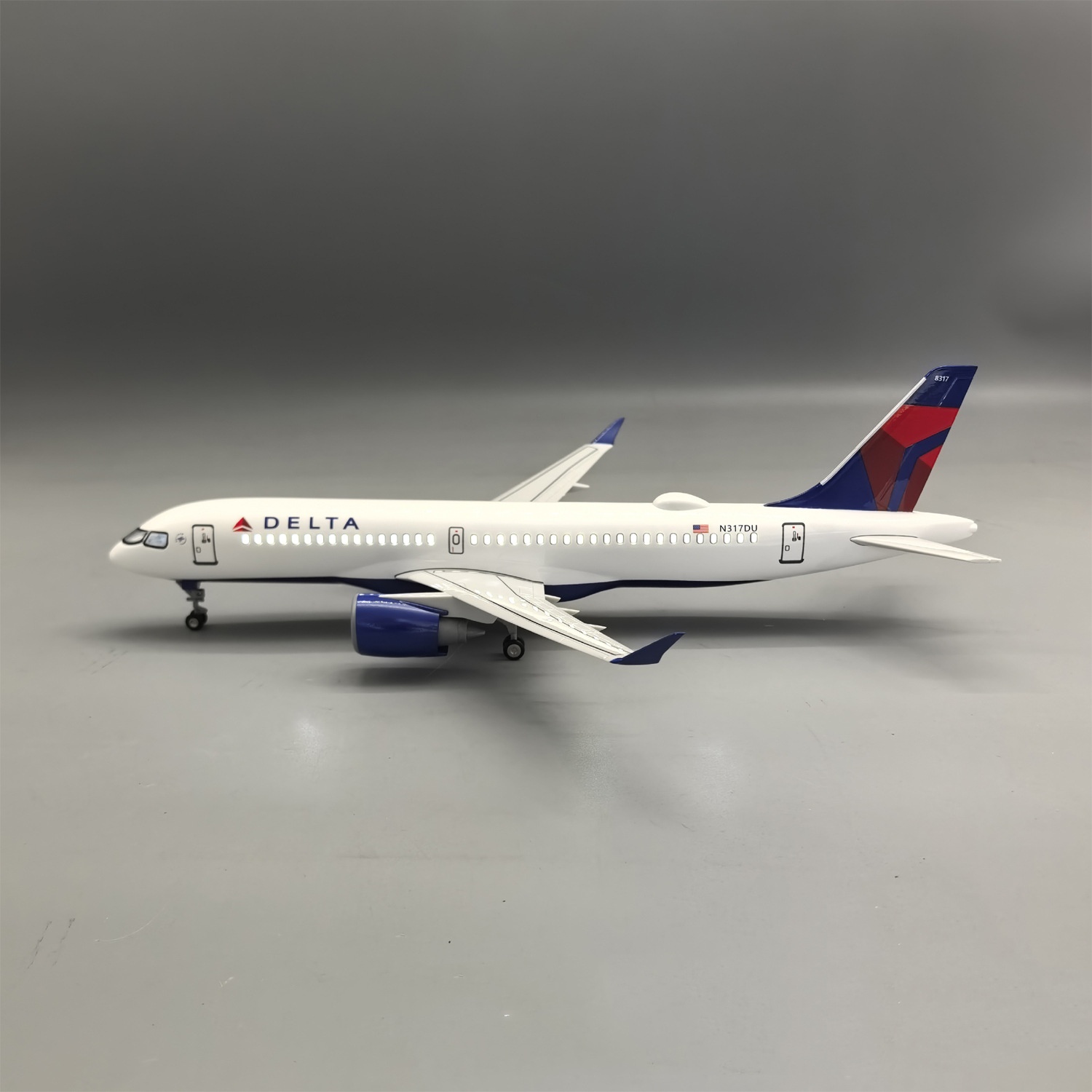 Model Airplane Plastic - طائرة دلتا إير A220-300 بمقياس 1/100،