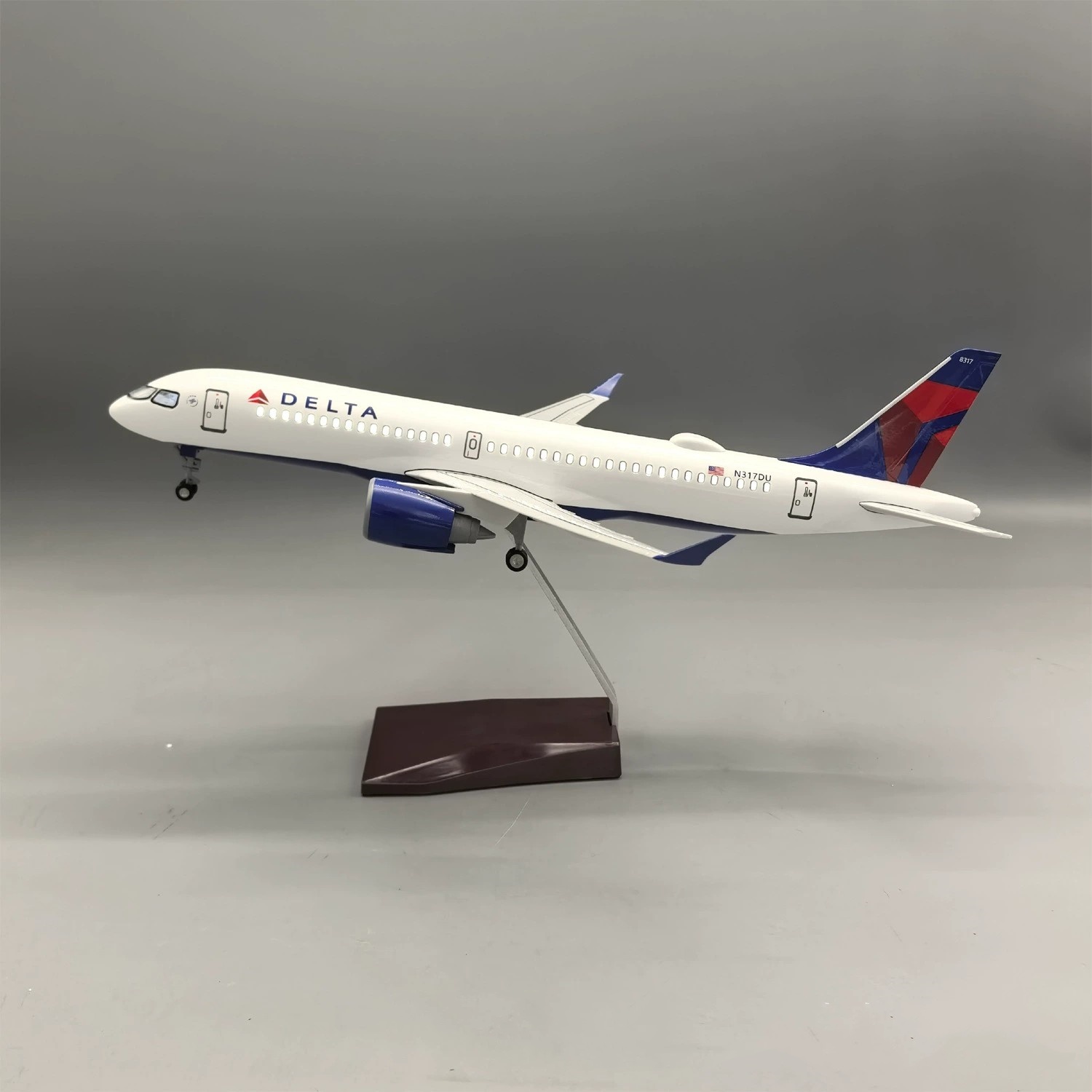 طائرة دلتا إير A220-300 بمقياس - مراجعة Model Airplane Plastic وسعره